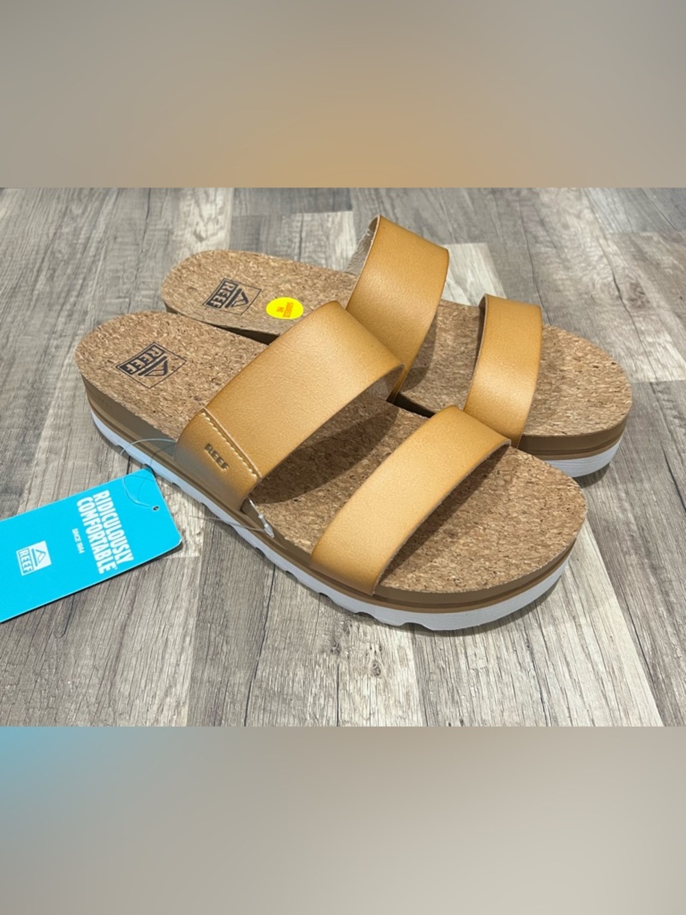 NWT Reef Woman’s Cushion Vista Hi Natural Color  Arch Support Sandals Size 10